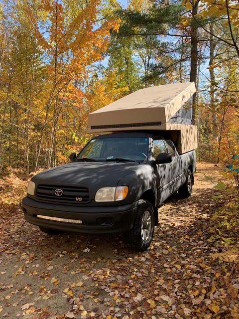 Toyota Tundra Camper Drivable vehicle in Laval