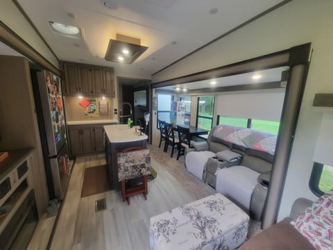 2022 Forest River Coachmen Chaparral Towable trailer in Hickory