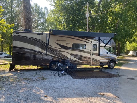 Huge automatic awning, large outdoor rug and several nice camping chairs (for both kids and adults!)