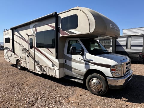 2016 Thor Motor Coach Four Winds 31E Drivable vehicle in Laveen Village