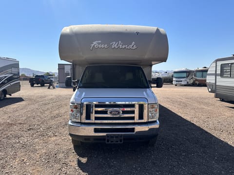 2016 Thor Motor Coach Four Winds 31E Drivable vehicle in Laveen Village