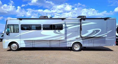 2016 Winnebago Sightseer 36Z: Your Luxury Oasis on Wheels Fahrzeug in Laveen Village