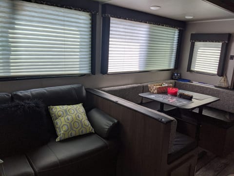 2021 Keystone RV Hideout Luxury Towable trailer in Saint Catharines