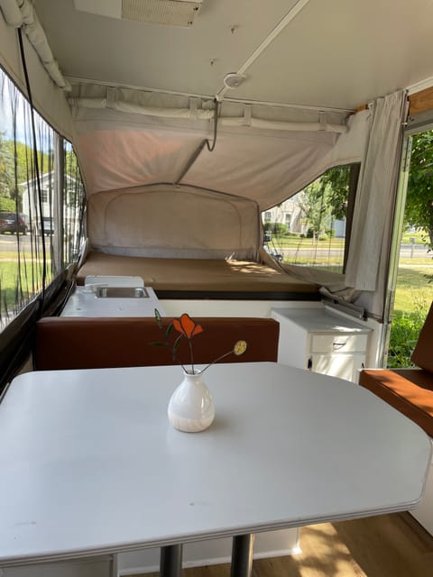 Newly Renovated! 2003 Jayco Qwest Pop-Up Camper Towable trailer in Wheaton