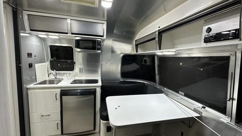 Lolita! - Airstream Bambi 16' Towable trailer in Sun Valley