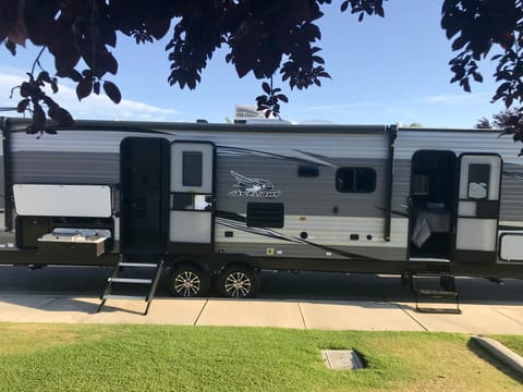 You're on Vacation, Enjoy yourself! 2020 Jayco Jay Flight. Extremely clean! Rimorchio trainabile in Bakersfield