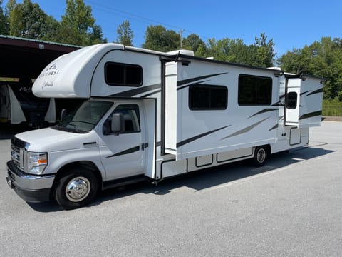 2022 Like New Class C Motorhome - Near Lake Lanier GA Drivable vehicle in Buford