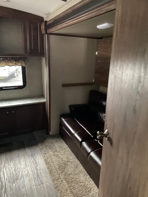 2017 Keystone RV Cougar Towable trailer in Kingston