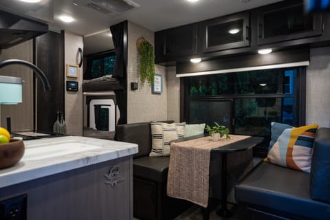 Family Adventure Haven: Cozy 2022 Jayco Jay Feather Micro 171BH Camper Towable trailer in Cumming