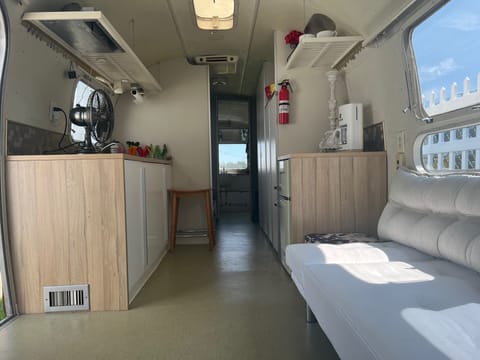Vintage Airstream Glamping in NYC! Towable trailer in Bronx