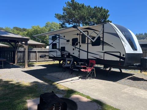 2019 Dutchmen Kodiak Ultimate  24 FT. Bunkhouse Towable trailer in Windsor