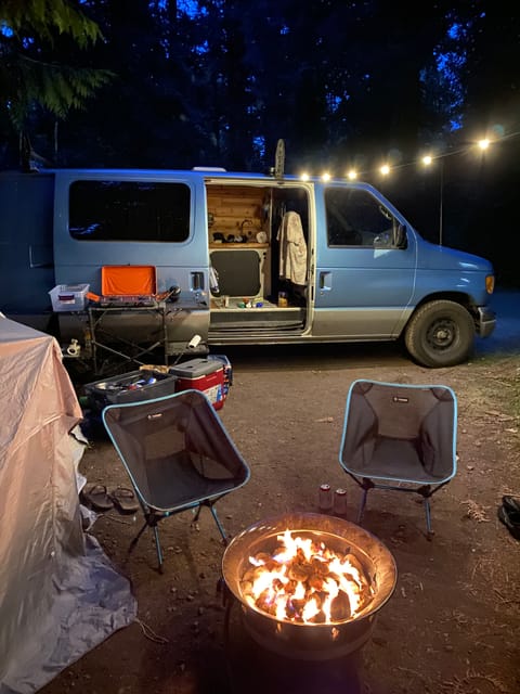 "Betsy" 2001 Ford E150 Drivable vehicle in Vancouver