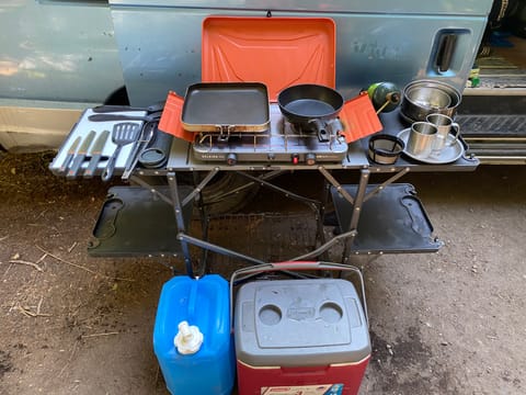 "Betsy" 2001 Ford E150 Drivable vehicle in Vancouver