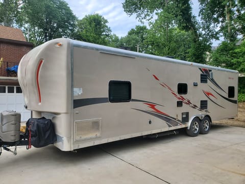 2013 Work And Play 30WRS Toy Hauler w/ 10' garage Towable trailer in Oakmont