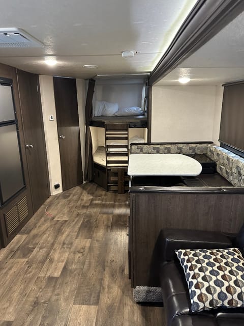 2018 Forest River Wildwood X-Lite Towable trailer in Hamilton