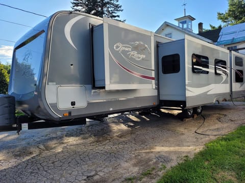 2016 Highland Ridge RV Open Range Roamer Towable trailer in Fletcher