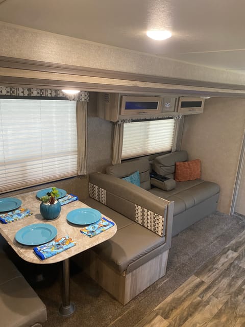 2019 30'Coachman Catalina, discover your adventure and comfort in the wild. Towable trailer in Bay Pines