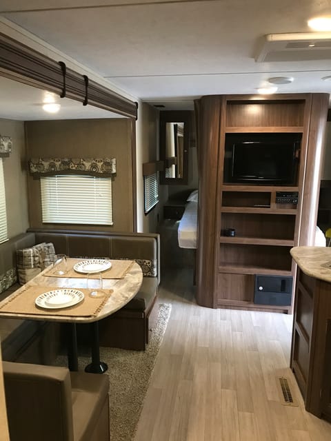 2018 Coleman Bunk Towable trailer in Kernville