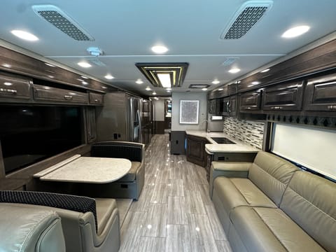 "The Executive" Entegra Coach Reatta XL Luxury Coach Veicolo da guidare in Florida