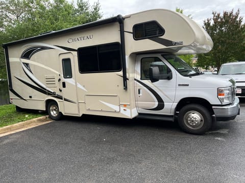 2018 Thor Chateau 26b Motor Home Drivable vehicle in Severn