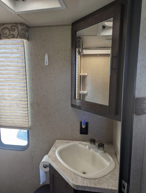 Family and pet friendly travel trailer Remorque tractable in Portage