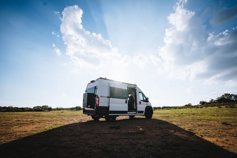 Penny: Camper Van with Rooftop Deck! Starlink option! Campervan in Marysville