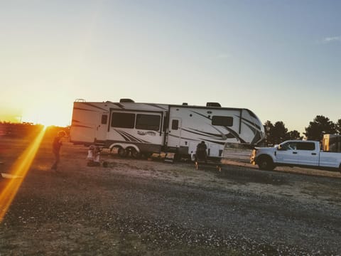 Your apartment on wheels 2 bedroom BUNKHOUSE - 5th wheel Towable trailer in Lake Elsinore