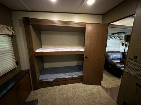 2015 Heartland RVs Gateway Towable trailer in Ashwaubenon