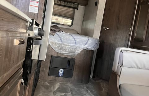 New 2022 Motorhome Perfect for Families Essentials Provided Vehículo funcional in Hemet