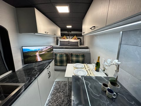 Luxury Hotel-Style Furnished Camper 2023 Winterized Drivable vehicle in Newmarket