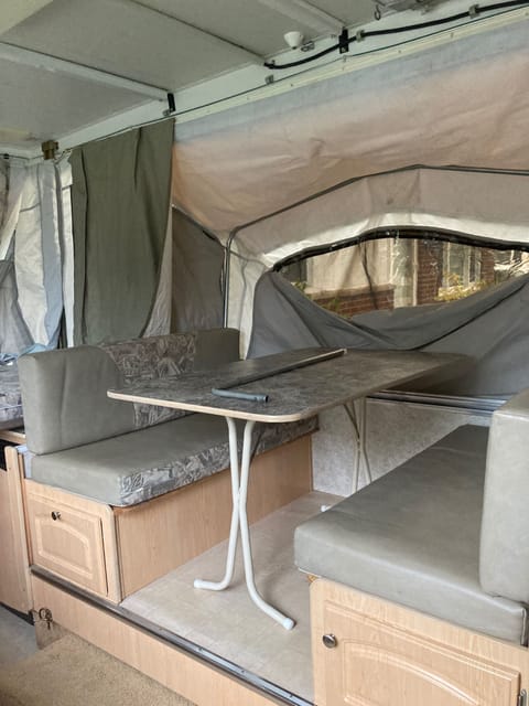 2004 Starcraft POP UP Camper, three push outs Towable trailer in Warren