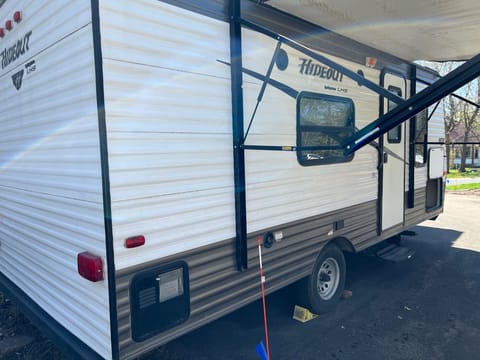 2015 Keystone RV Hideout LHS Towable trailer in Eagan
