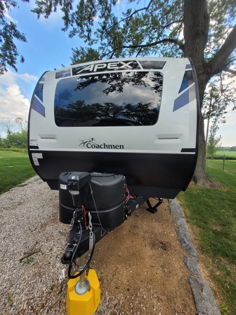 2023 Luxurious Family-Friendly Apex Ultra-Lite Towable trailer in Lake Winnebago