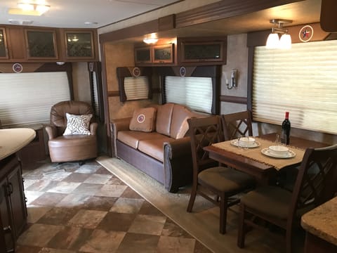 2014 Longhorn Towable trailer in Kernville