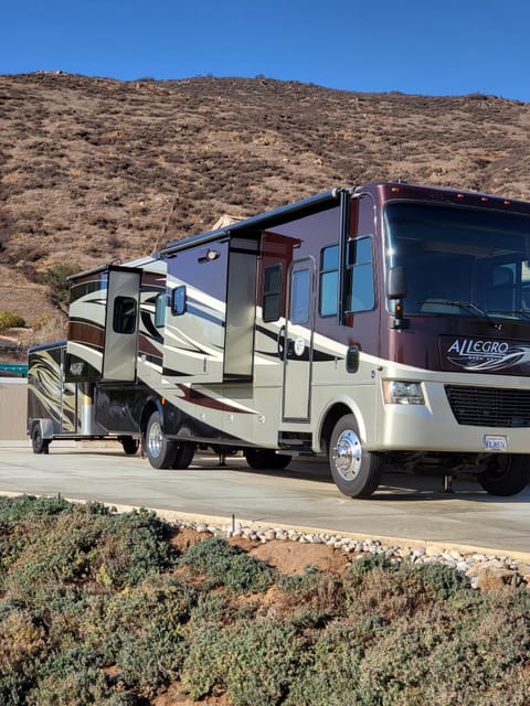 West Coast Luxury Glamping - Class A Allegro Motorhome Drivable vehicle in El Cajon