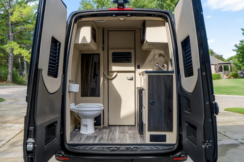 Luxe 2024 Ultimate Toys Mercedes Sprinter - Your Dream Adventure Awaits! Drivable vehicle in Tulsa