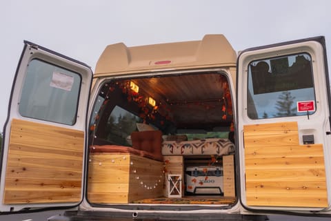 Autumn Breeze Voyager - Cozy Cedar Camper Van Campervan in Hillsboro