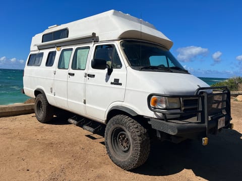 The Big Kahuna | Go Anywhere Oahu Camper Van aménagé in Pearl City