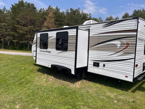 The Hudson's Hideaway Tráiler remolcable in Kawartha Lakes