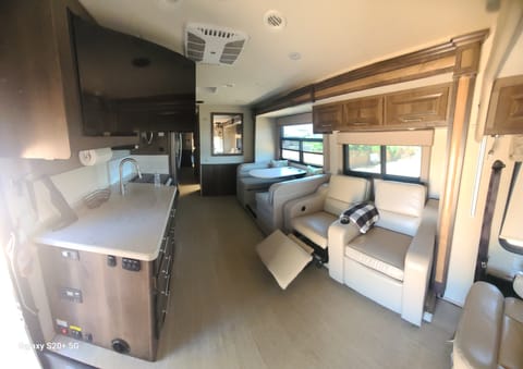 2020 Entegra Coach Vision XL 2 full Baths Fahrzeug in Casa De Oro-Mount