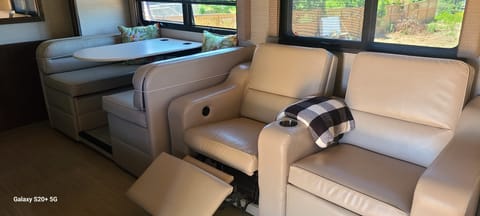 2020 Entegra Coach Vision XL 2 full Baths Fahrzeug in Casa De Oro-Mount