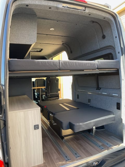 SUPER AWESOME 2021 Sprinter 4x4, seats 5, Sleeps 3+, enclosed toilet! Vehículo funcional in Seattle