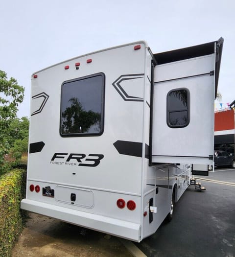 MAVERICK 2023 FR3 Motorhome Drivable vehicle in Simi Valley