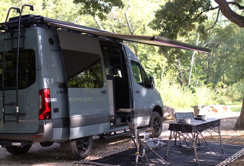 2023  4x4 All-Inclusive Off Grid Capable Luxury Mercedes Sprinter Drivable vehicle in Ozark