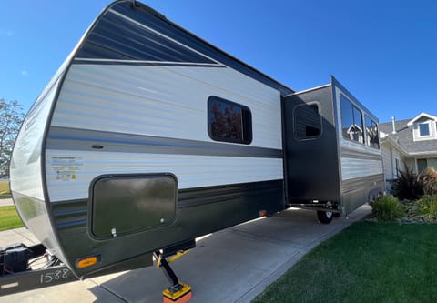 2022 Keystone RV Hideout- sleeps 9! Towable trailer in Great Falls