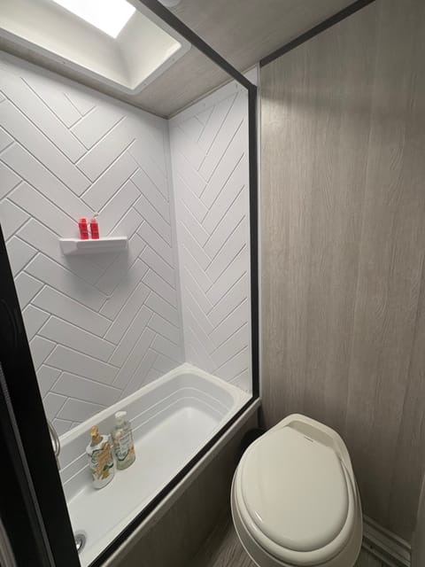 2023 Genesis supreme Surf side limited 16bb Towable trailer in Menifee