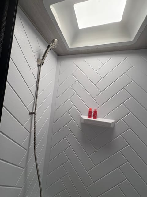 2023 Genesis supreme Surf side limited 16bb Towable trailer in Menifee