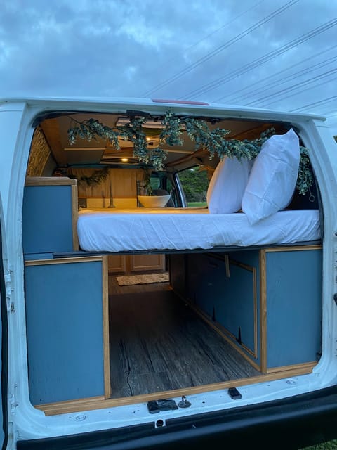 2004 Ford Econoline Camper Van (Jane) Campervan in Castro Valley