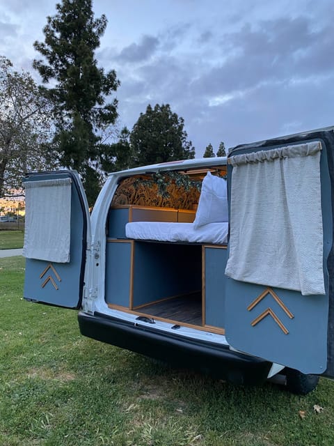 2004 Ford Econoline Camper Van (Jane) Campervan in Castro Valley