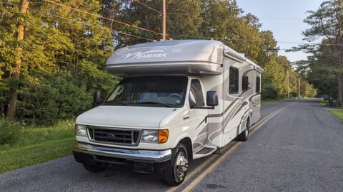 Altoona 2008 Ford Class C Deluxe Motorhome Drivable vehicle in Altoona